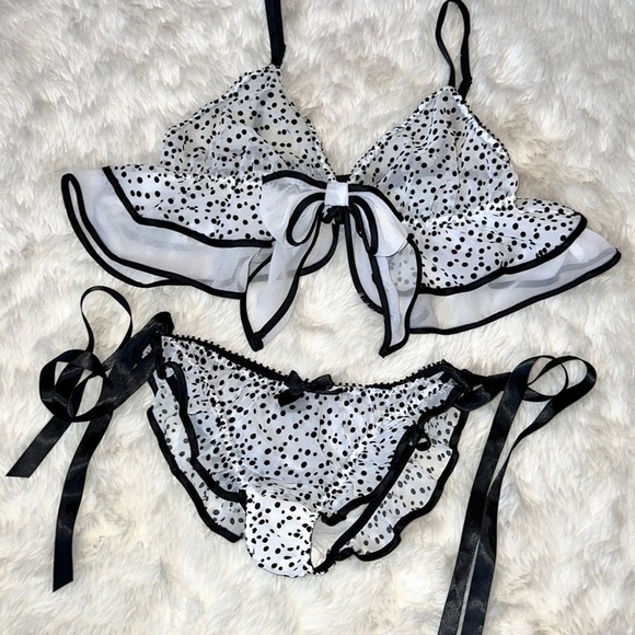 Victoria’s Secret Polka Dot Lingerie Set - Picture 5 of 6